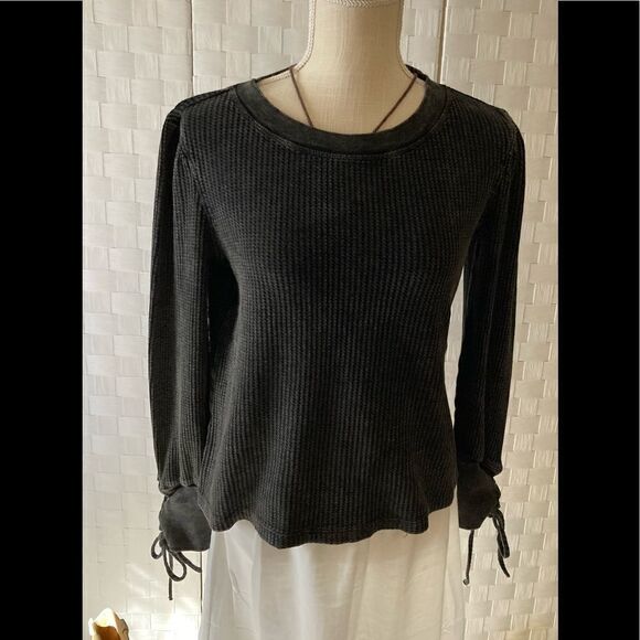 True Craft Stonewash Black sweater XS - Picture 2 of 7